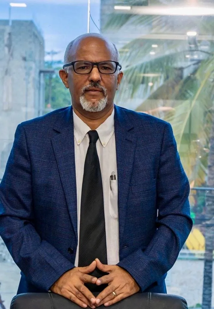 Rafael Carlos Balbuena Pucheu, presidente de Estudio Jurídico Balbuena Camps, sentado en su despacho